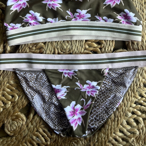 Acacia Bikini - Picture 3 of 3